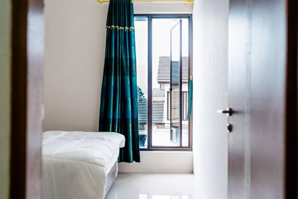 バンドゥン Rumah 3 Kamar Lembang, Adem, Bebas Macetヴィラ エクステリア 写真